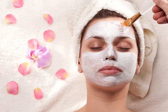 Karbonatla Yüz Maskesi Nedir ve Nasıl Yapılır?